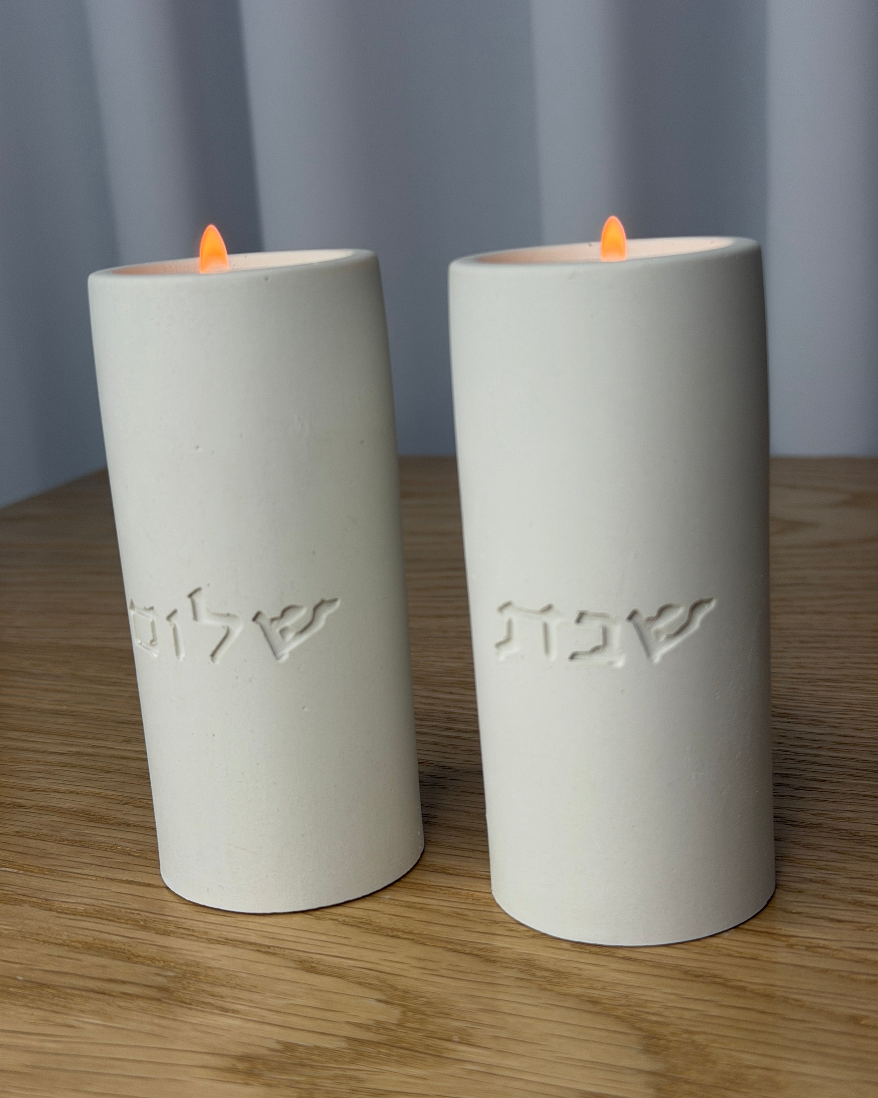זוג פמוטי אבן גבוהים
