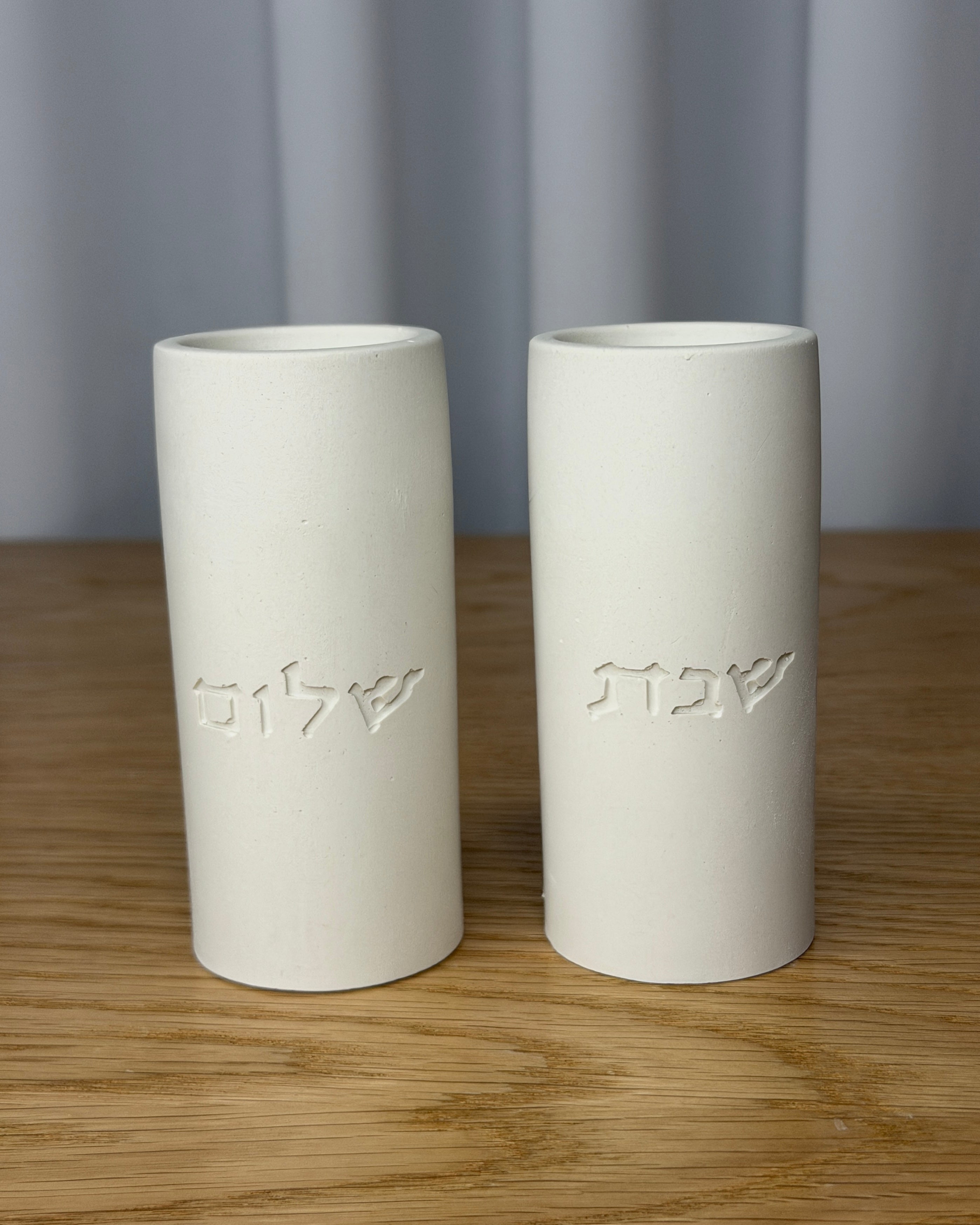 זוג פמוטי אבן גבוהים
