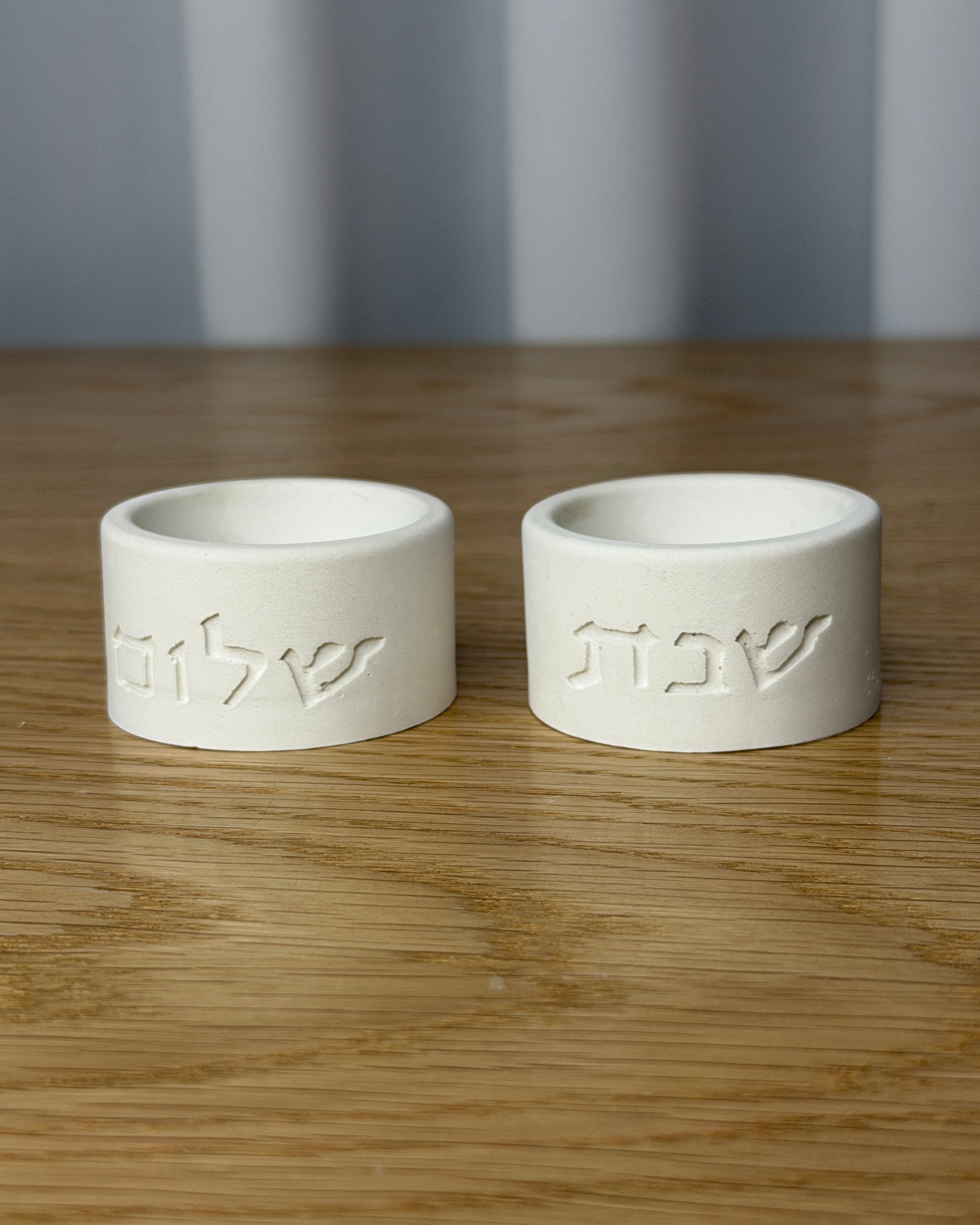 זוג פמוטי אבן